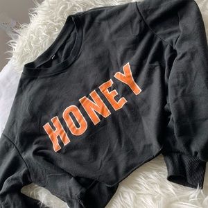 Cropped “HONEY” black long sleeve